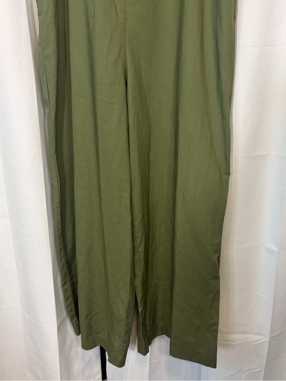 NWT Uniqulo U Linen Blend Jumpsuit in Olive Green. Size Large. Retail $60 - Picture 6 of 13